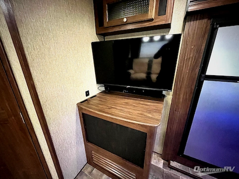 2017 Keystone Sprinter 325BMK RV Photo 2