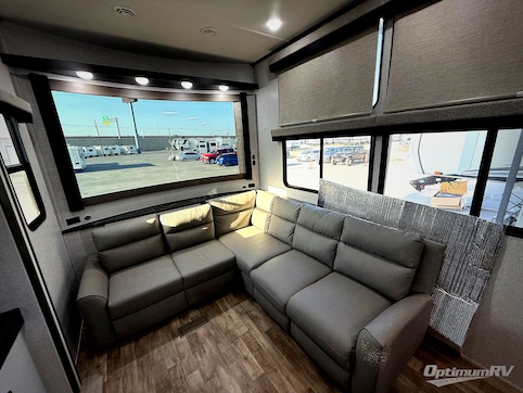 2025 CrossRoads Hampton 395BAM RV Photo 3