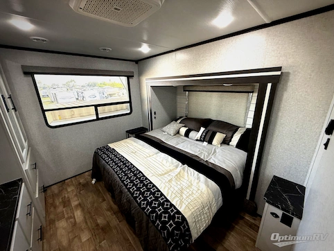 2025 CrossRoads Hampton 395BAM RV Photo 4