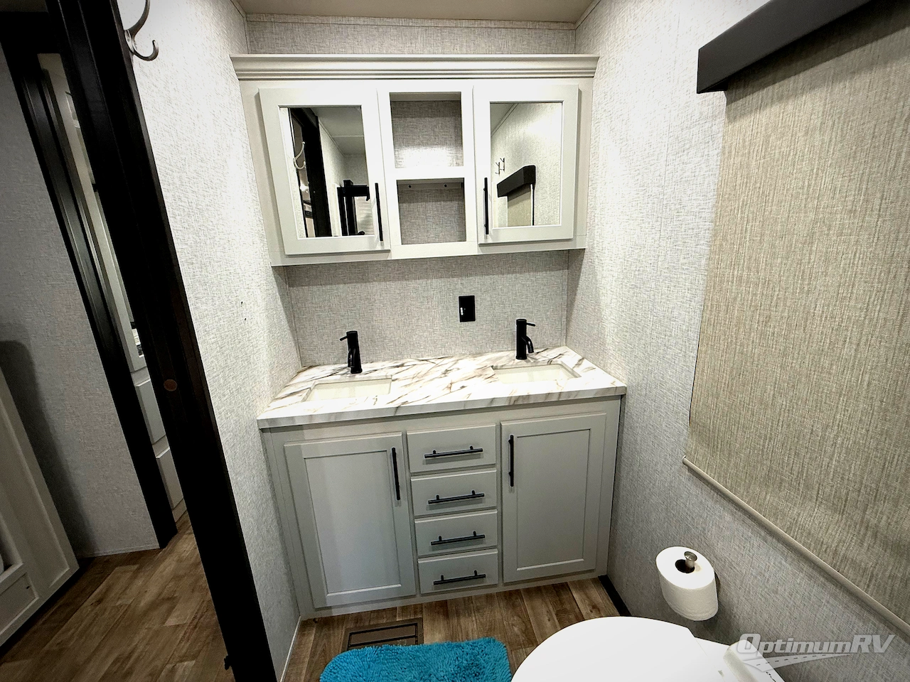 2025 CrossRoads Hampton 395BAM Photo 17