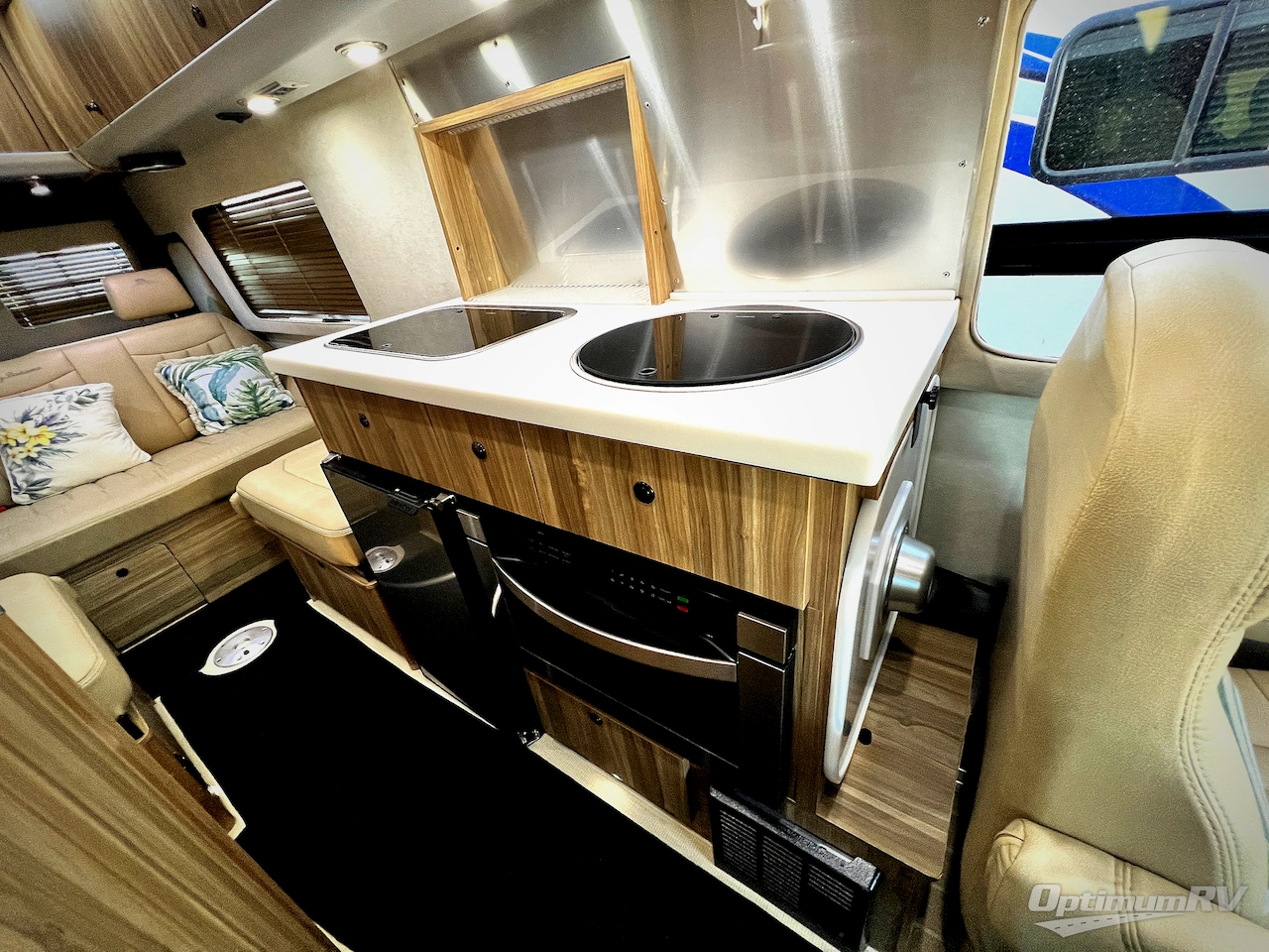 2018 Airstream Tommy Bahama Interstate Lounge Photo 10