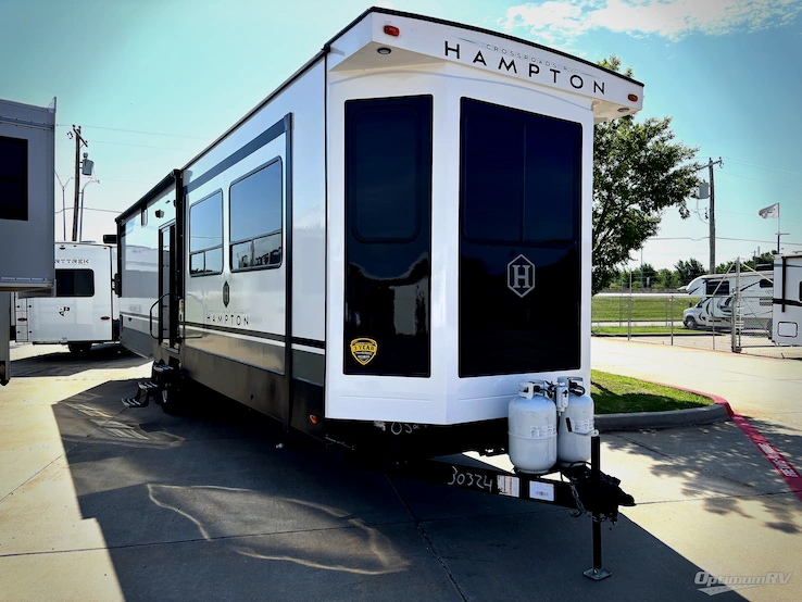 2023 CrossRoads Hampton HP372FDB RV Photo 1