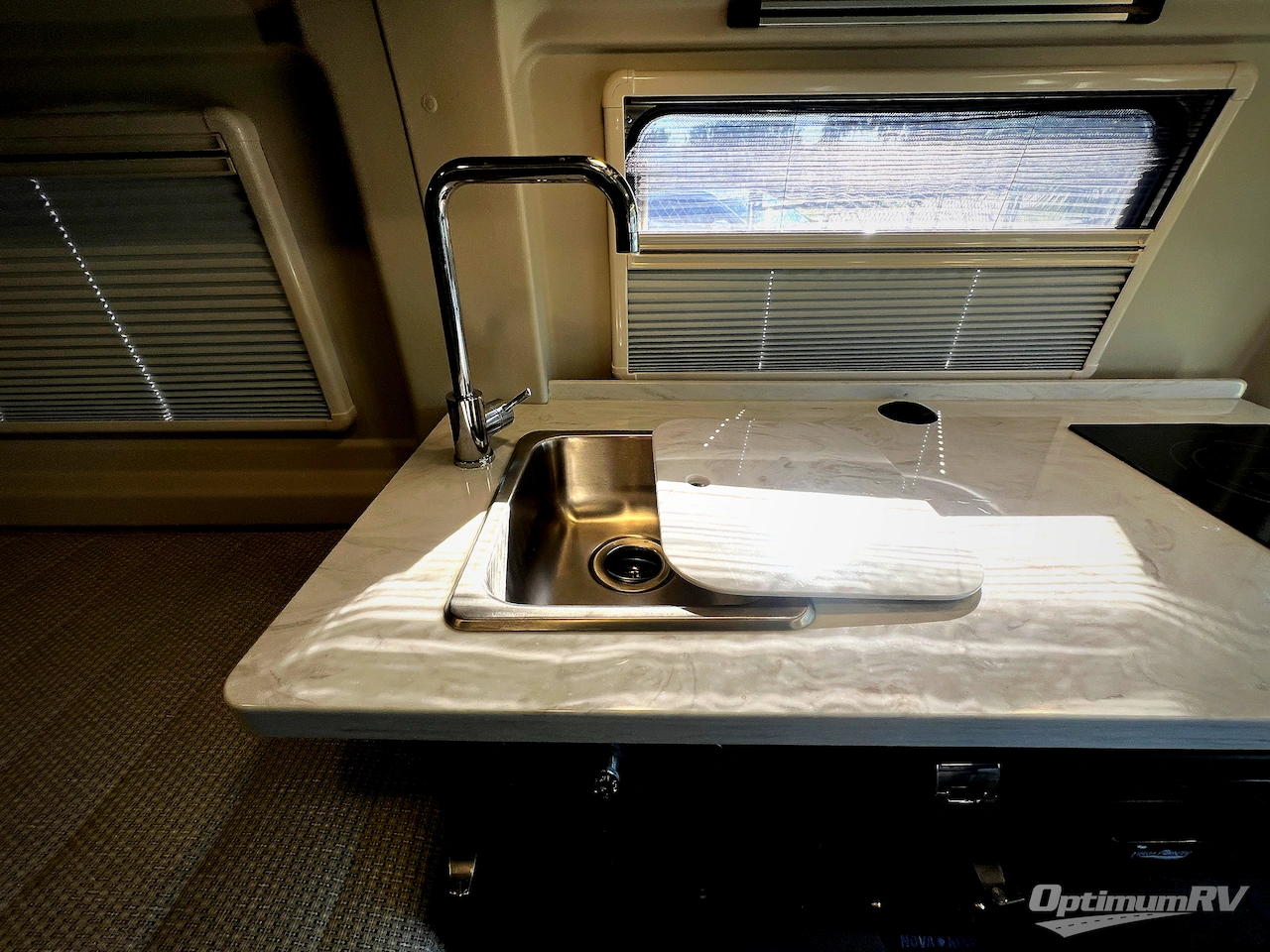 2022 Winnebago Travato 59KL Photo 10