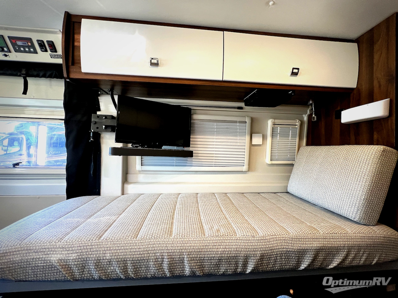 2022 Winnebago Travato 59KL Photo 14