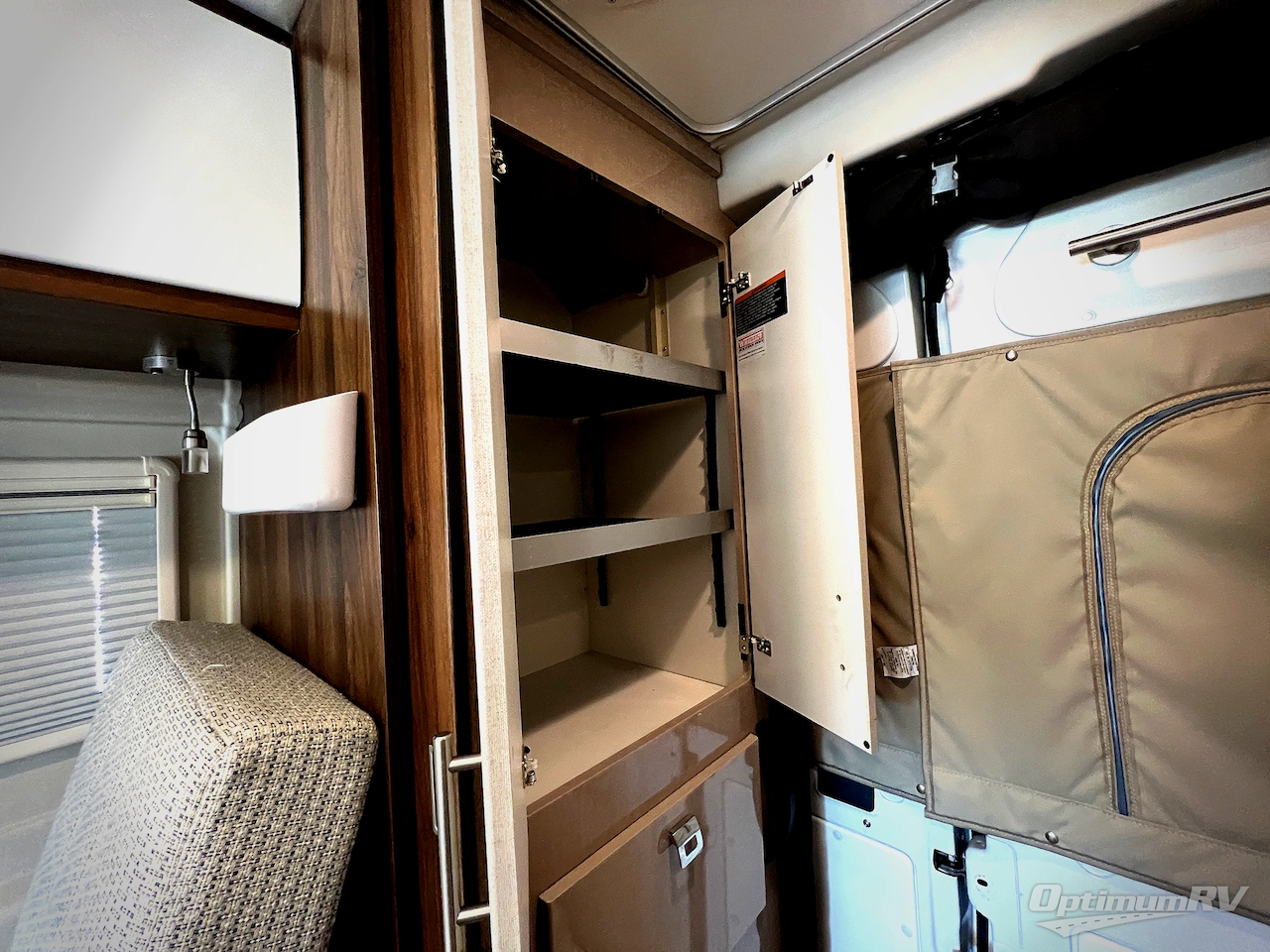 2022 Winnebago Travato 59KL Photo 19