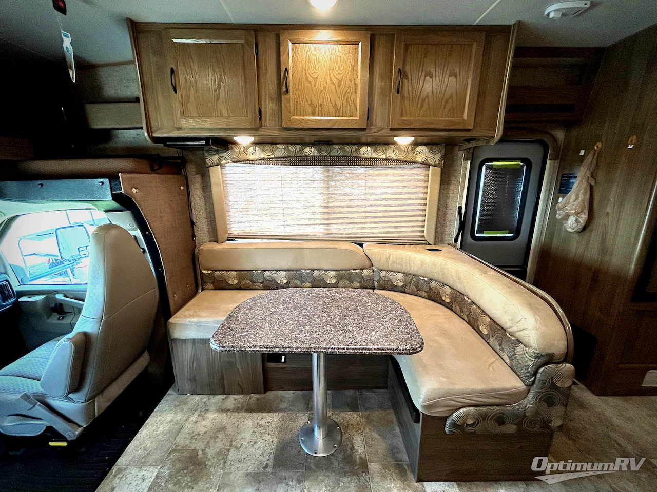 2017 Coachmen Freelander 26RS Ford 350 Photo 13