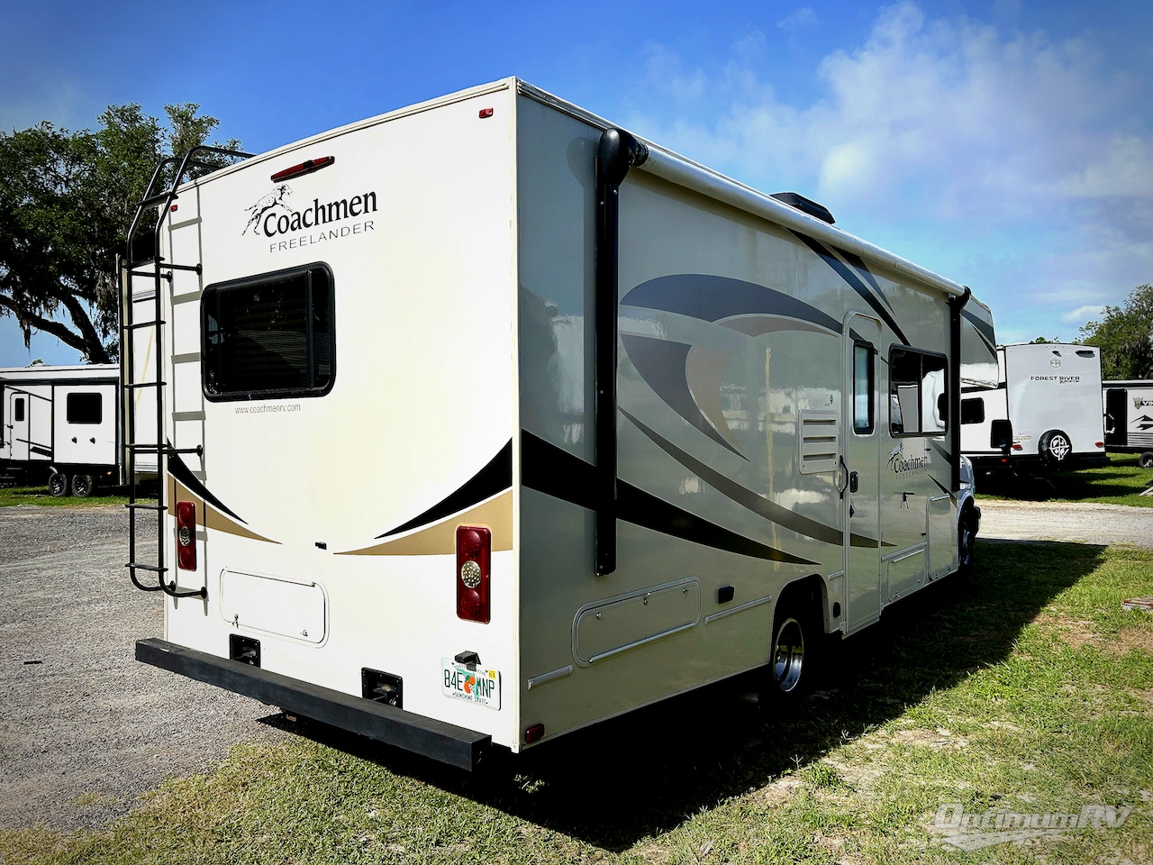 2017 Coachmen Freelander 26RS Ford 350 Photo 2
