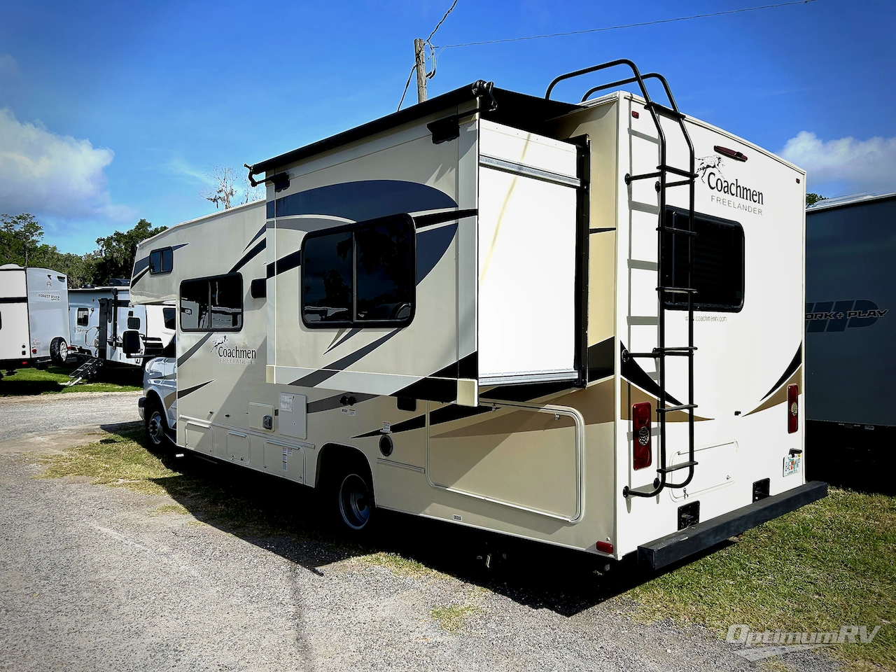 2017 Coachmen Freelander 26RS Ford 350 Photo 3