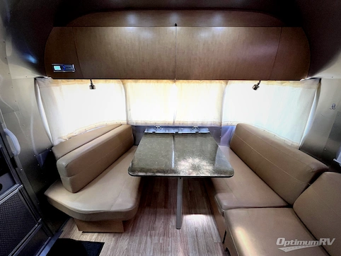 2015 Airstream Flying Cloud 27FB RV Photo 2