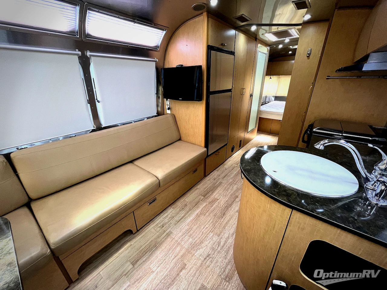 2015 Airstream Flying Cloud 27FB Photo 4