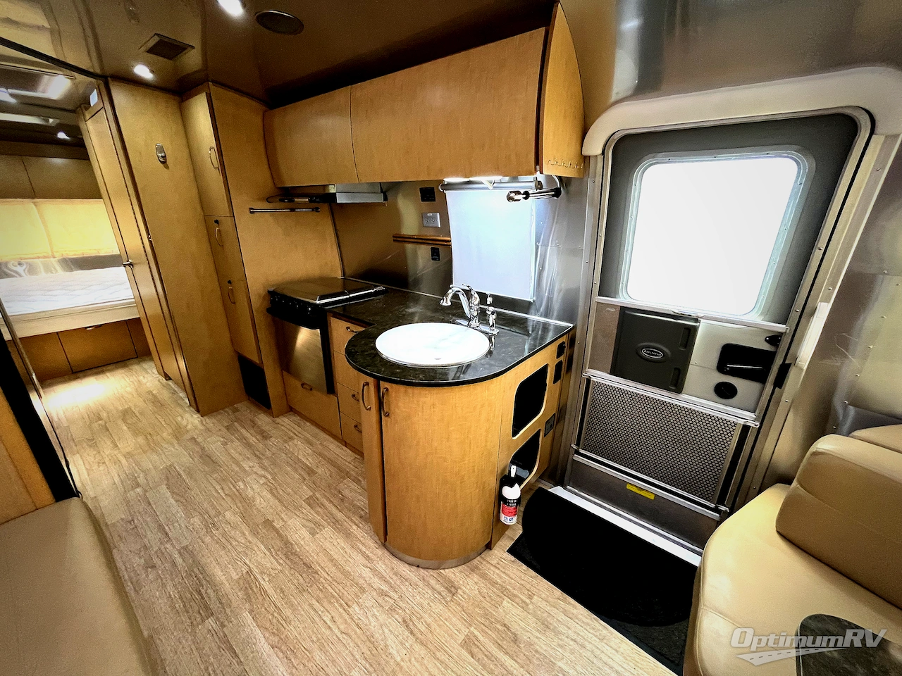 2015 Airstream Flying Cloud 27FB Photo 6