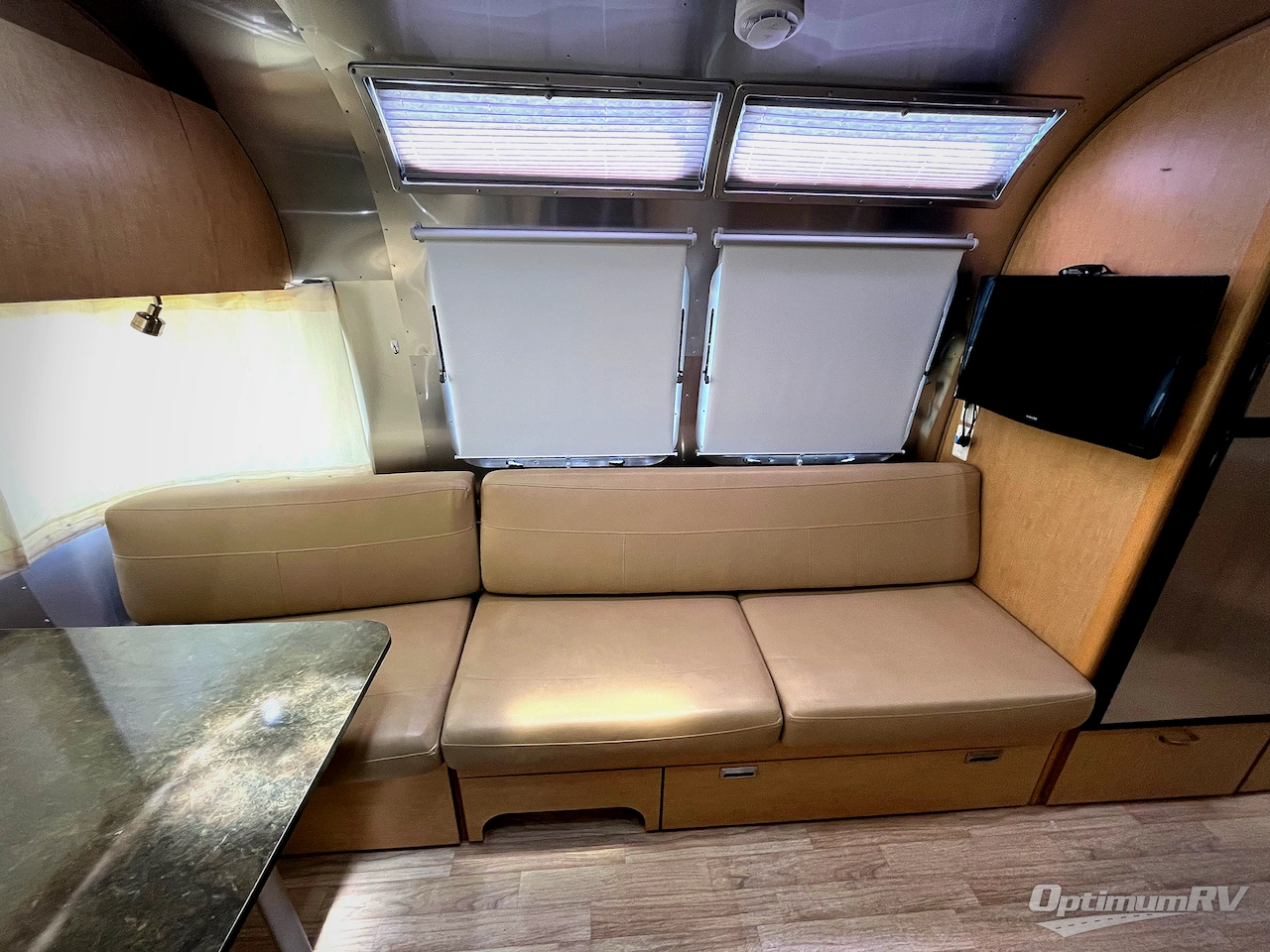 2015 Airstream Flying Cloud 27FB Photo 8
