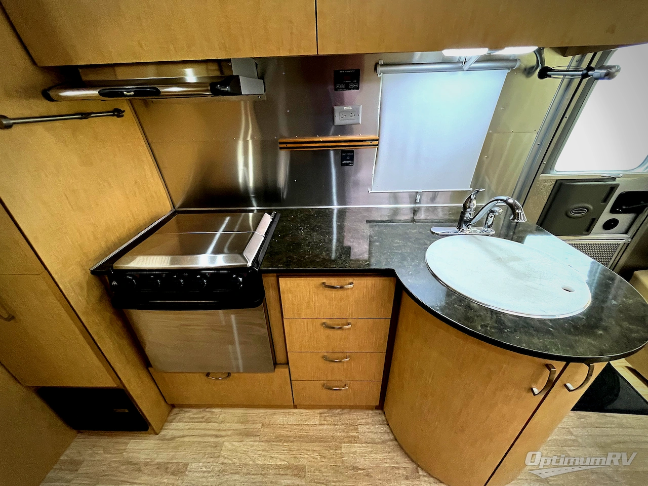 2015 Airstream Flying Cloud 27FB Photo 10