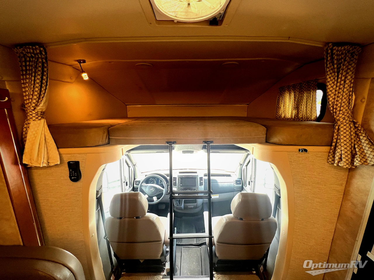2018 Winnebago Navion 24D Photo 10