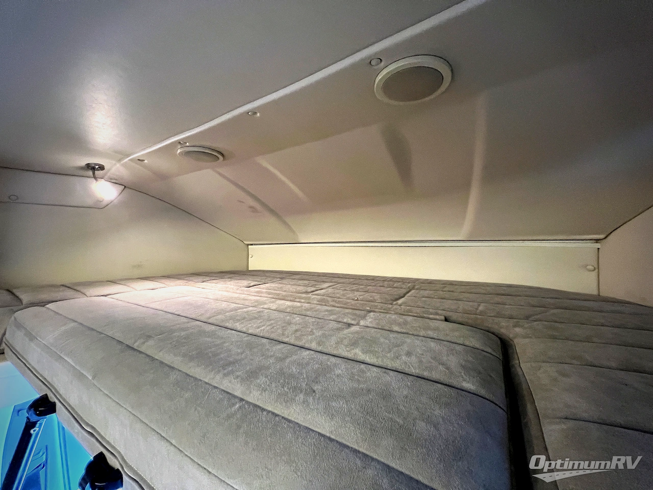 2018 Winnebago Navion 24D Photo 11