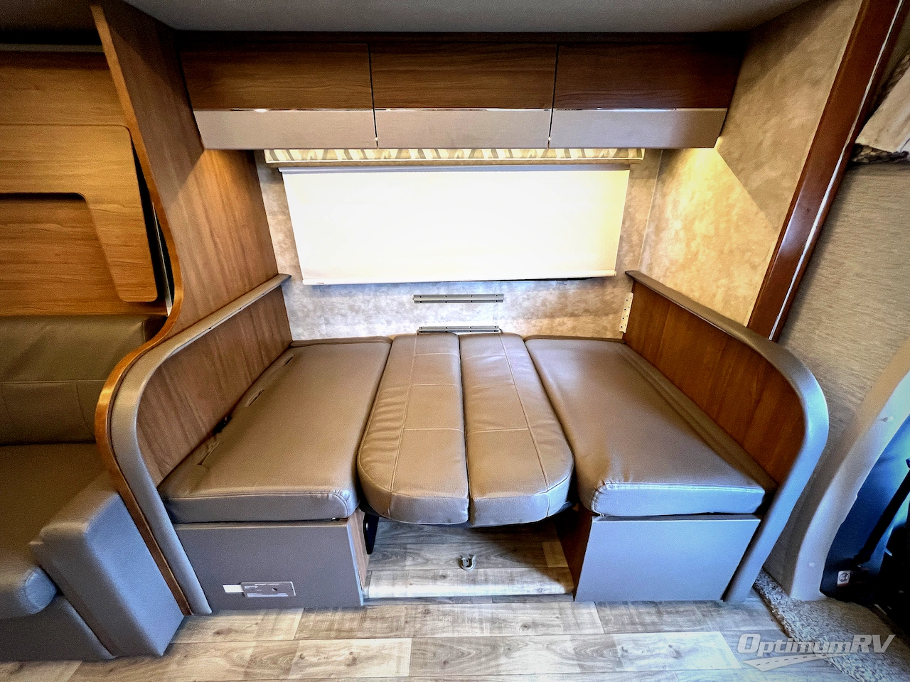 2018 Winnebago Navion 24D Photo 16