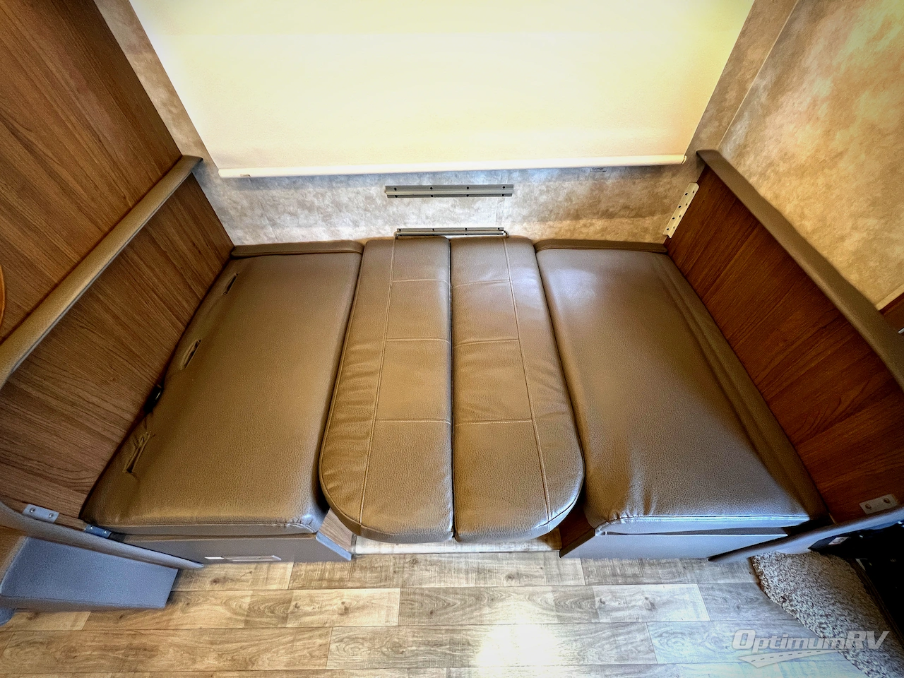 2018 Winnebago Navion 24D Photo 17