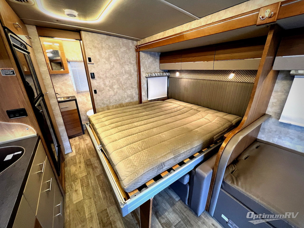 2018 Winnebago Navion 24D Photo 19