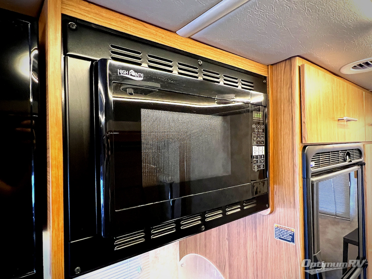 2018 Winnebago Navion 24D Photo 27
