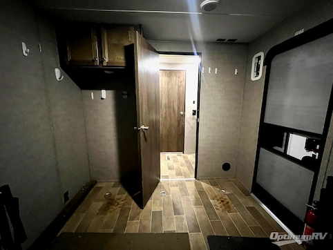 2020 Dutchmen Coleman Lantern Series 300TQ RV Photo 4