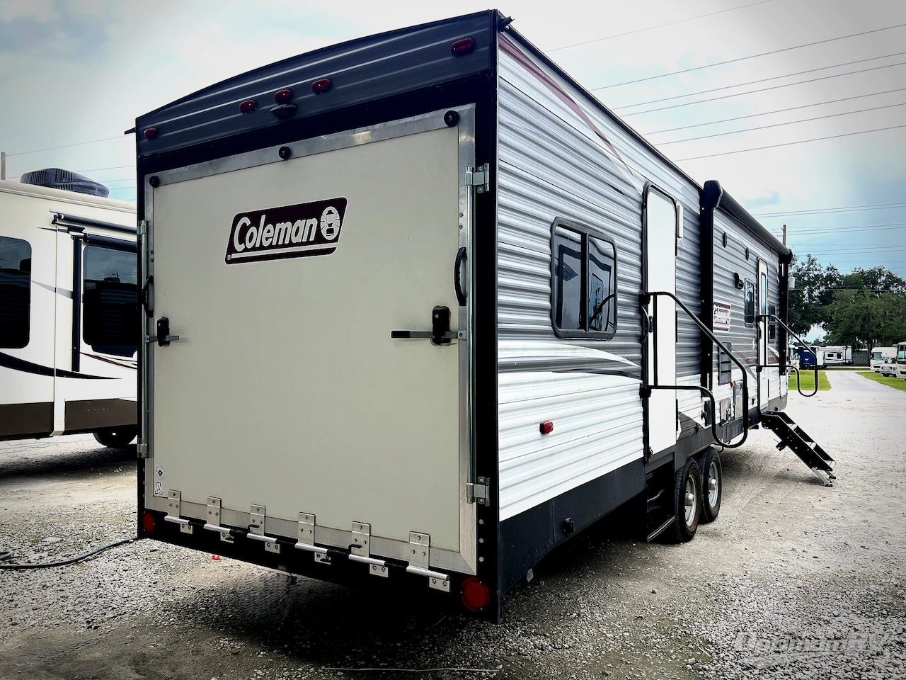 2020 Dutchmen Coleman Lantern Series 300TQ Photo 3