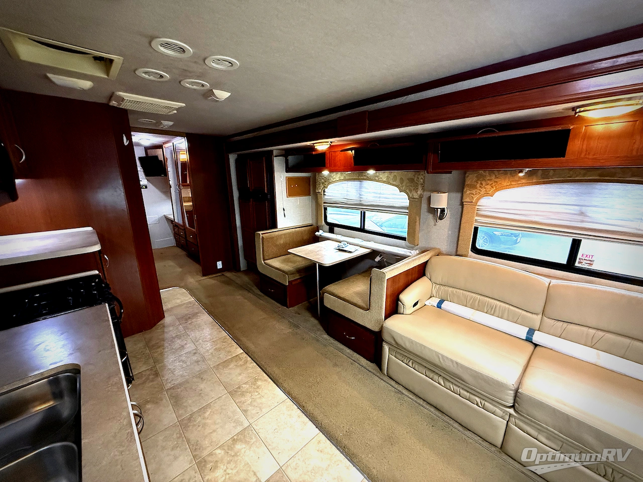 2008 Fleetwood Bounder 35E Photo 4