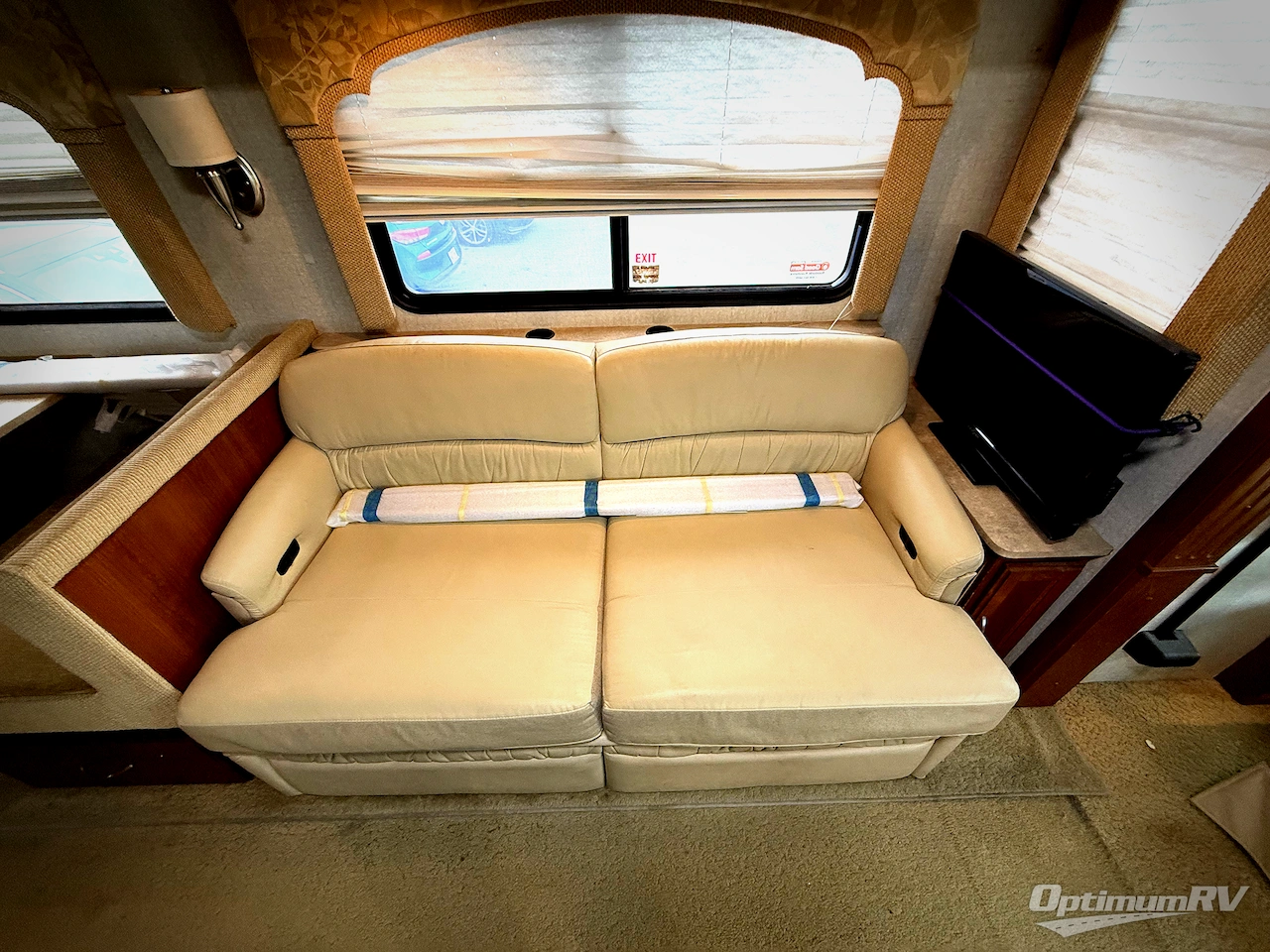 2008 Fleetwood Bounder 35E Photo 10