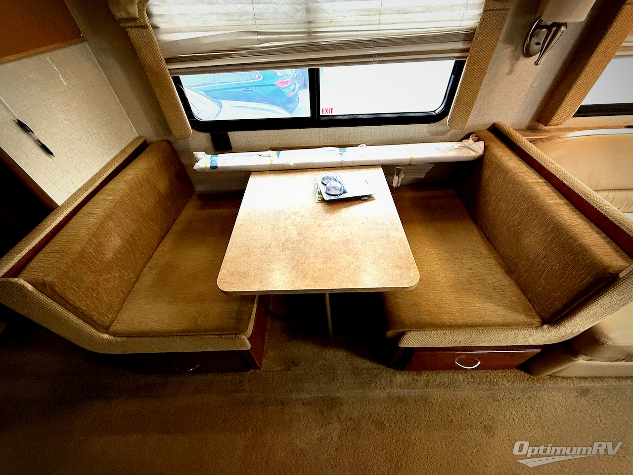 2008 Fleetwood Bounder 35E Photo 12