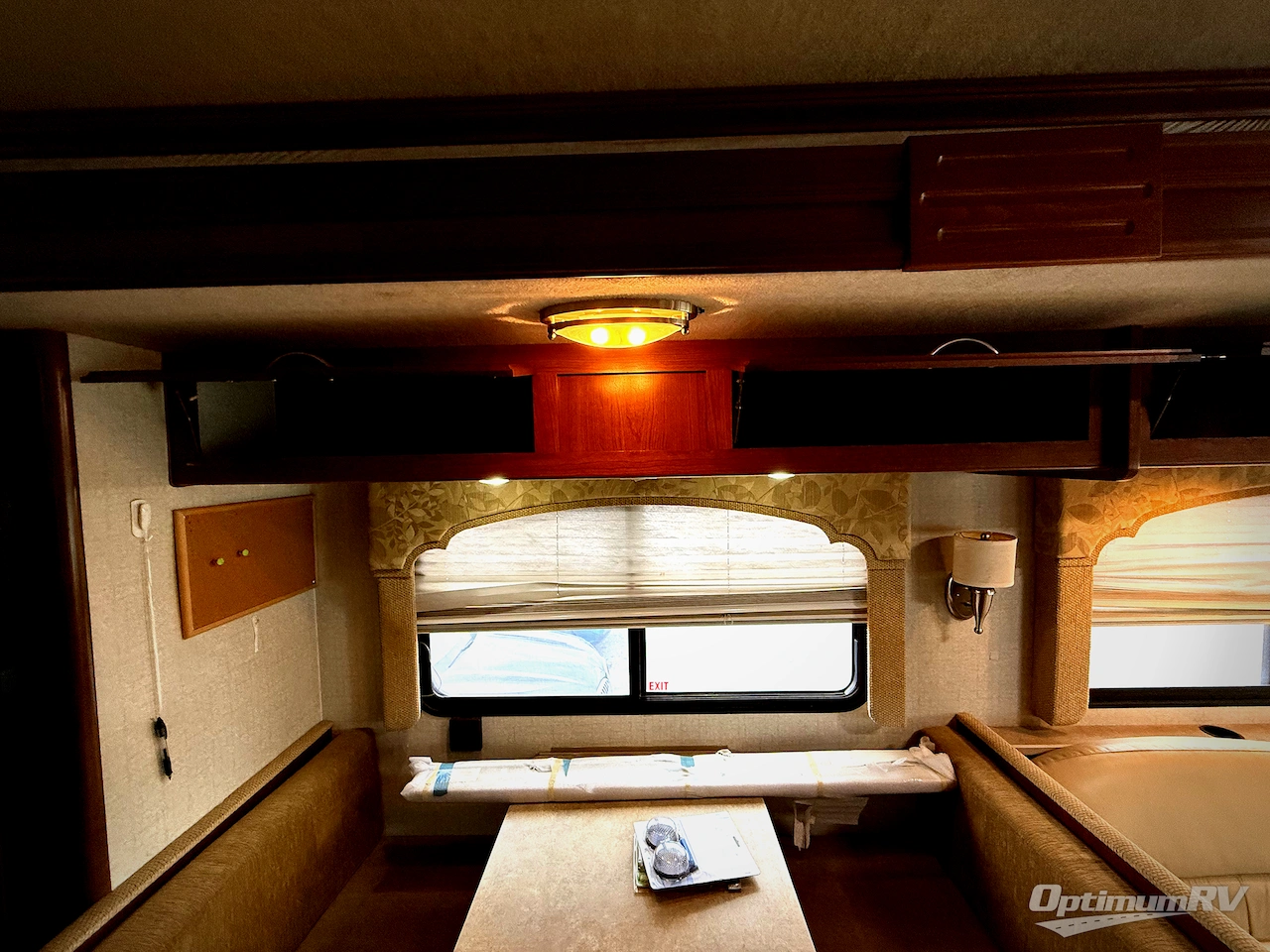 2008 Fleetwood Bounder 35E Photo 13