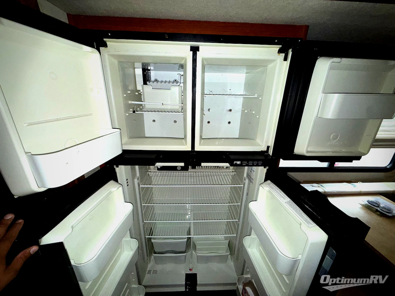 2008 Fleetwood Bounder 35E Photo 19