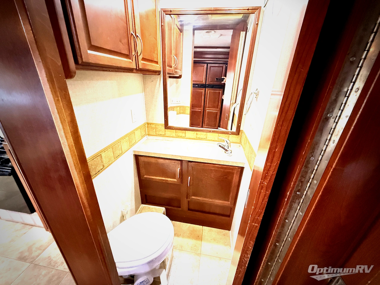 2008 Fleetwood Bounder 35E Photo 22