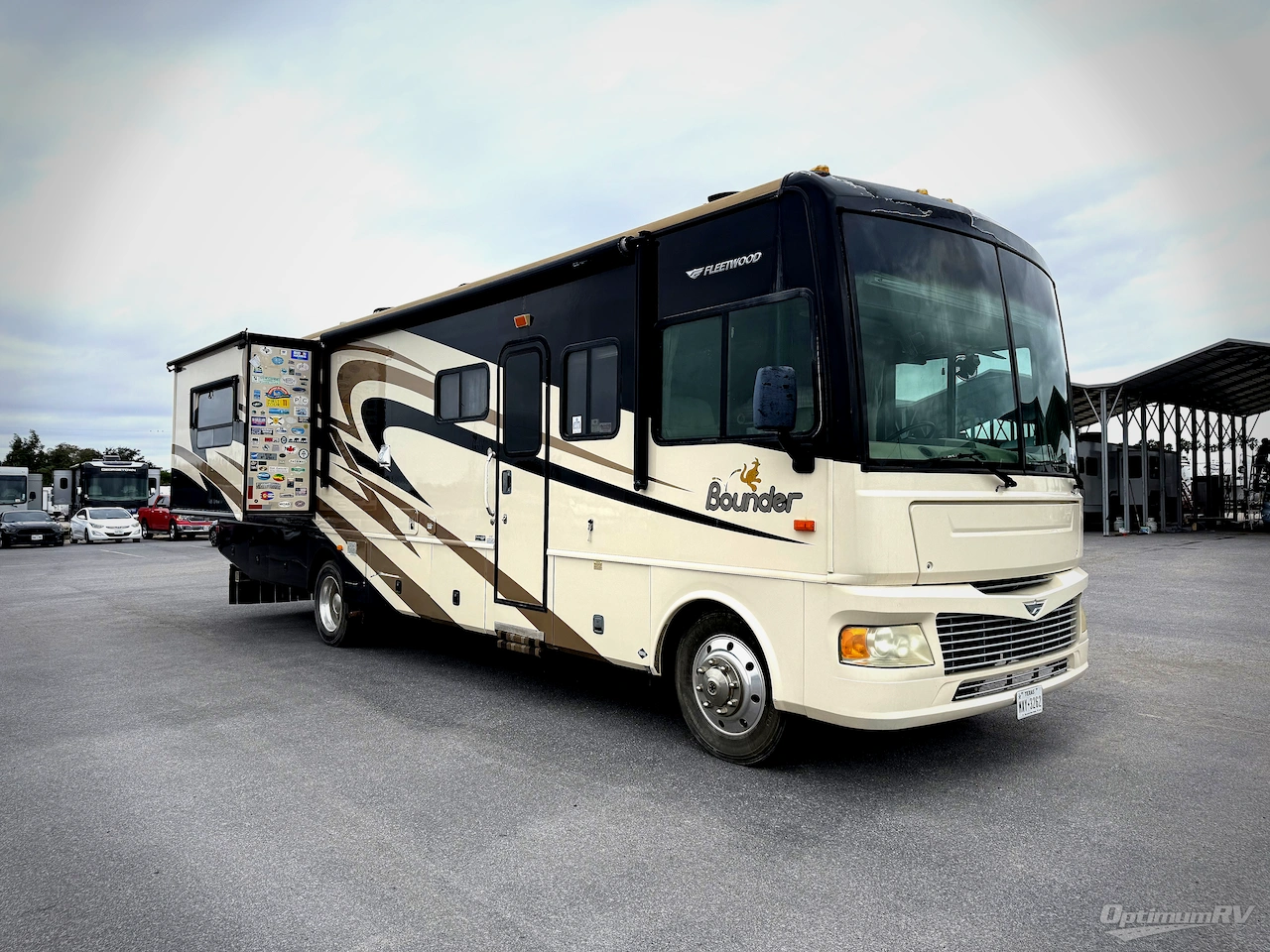 2008 Fleetwood Bounder 35E Photo 1