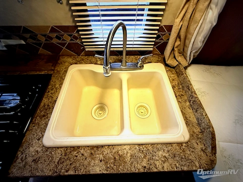 2013 Thor FREEDOM ELITE 23U RV Photo 4