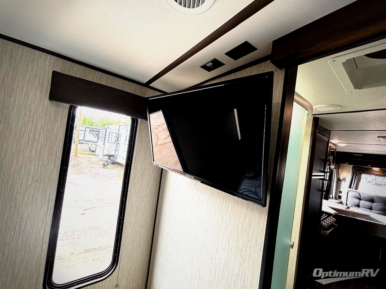 2020 Forest River Cherokee Alpha Wolf 23RD-L Photo 7