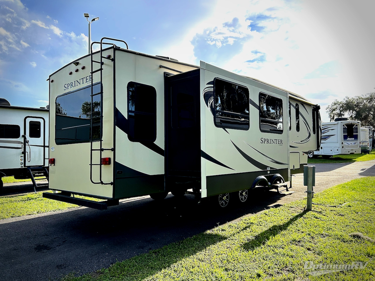2017 Keystone Sprinter 297FWRLS Photo 2