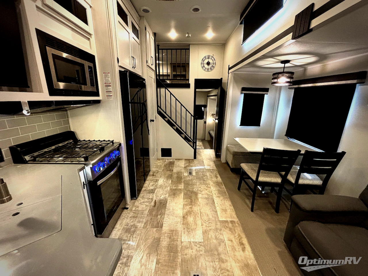 2025 Palomino Puma Destination 429LFT Photo 4