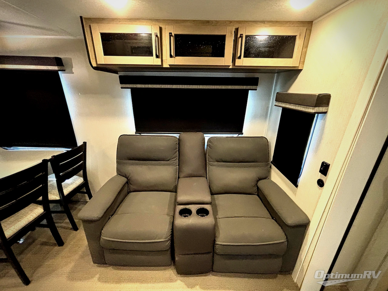 2025 Palomino Puma Destination 429LFT Photo 18