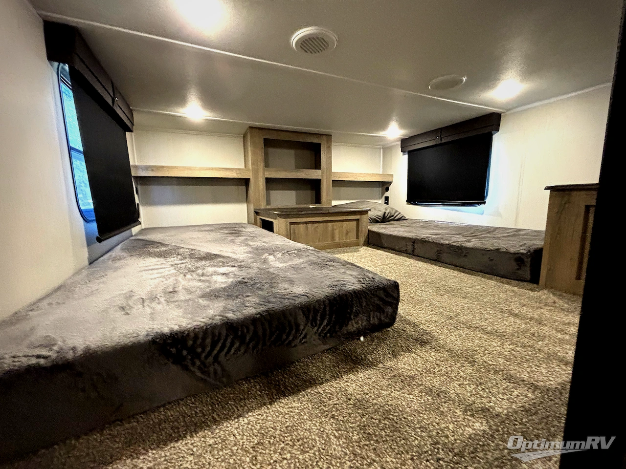 2025 Palomino Puma Destination 429LFT Photo 23