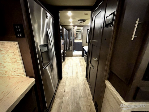 2020 Thor Venetian R40 RV Photo 3