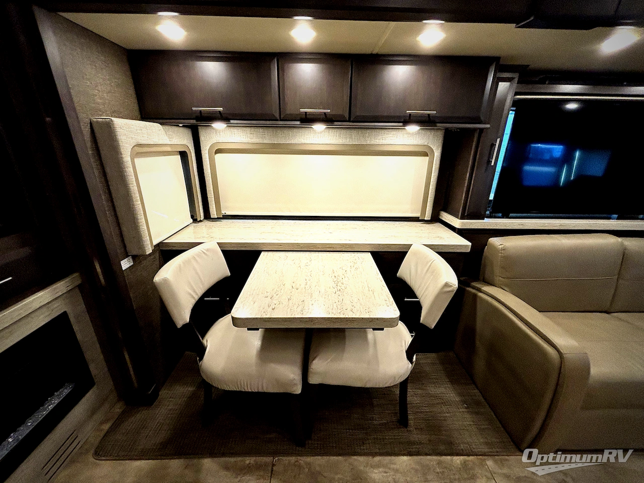 2020 Thor Venetian R40 Photo 13