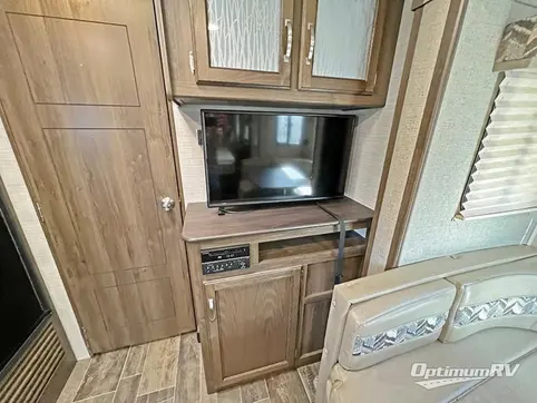 2019 Keystone Premier Ultra Lite 19FBPR RV Photo 4