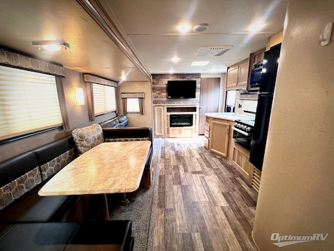 2021 Coachmen Catalina Legacy 323BHDSCK RV Photo 4