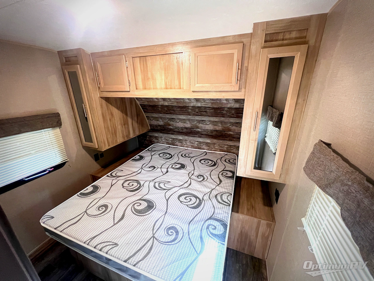 2021 Coachmen Catalina Legacy 323BHDSCK Photo 4