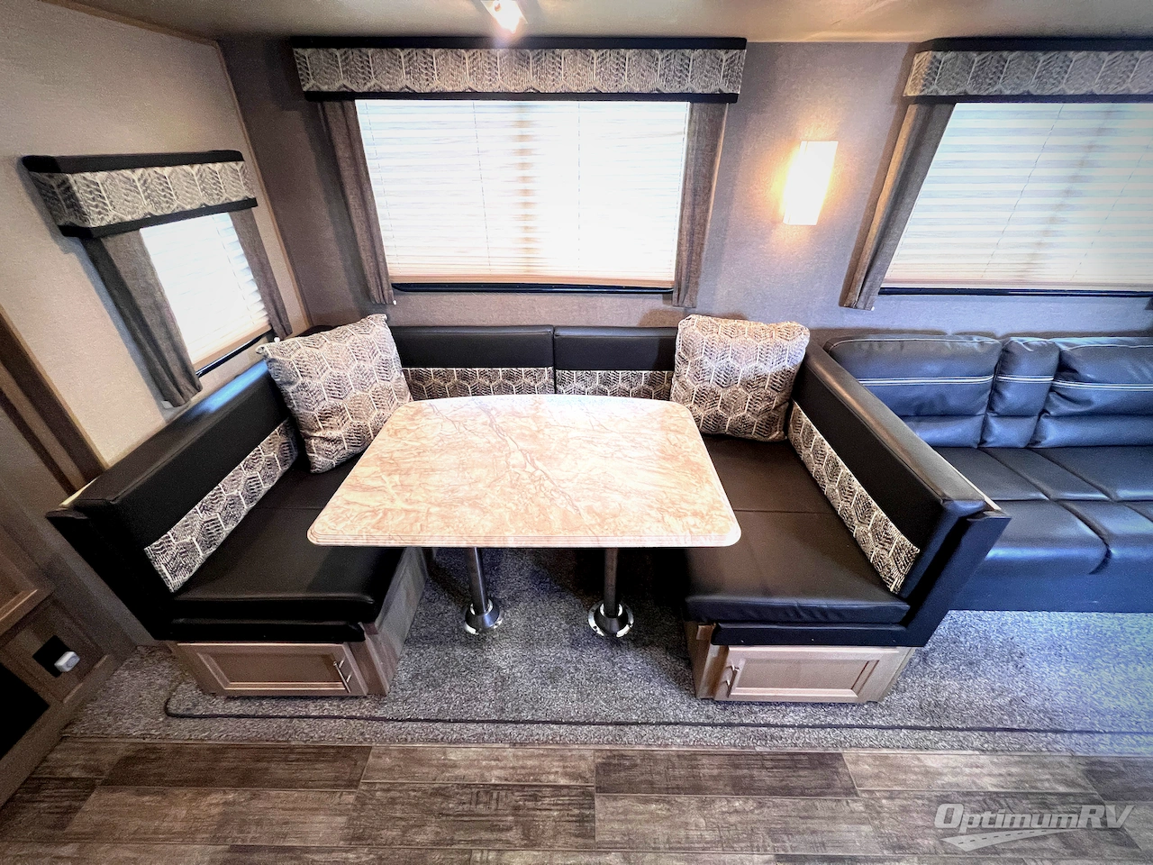 2021 Coachmen Catalina Legacy 323BHDSCK Photo 6