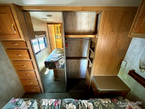 2000 Holiday Rambler Vacationer Vacationer RV Photo 4