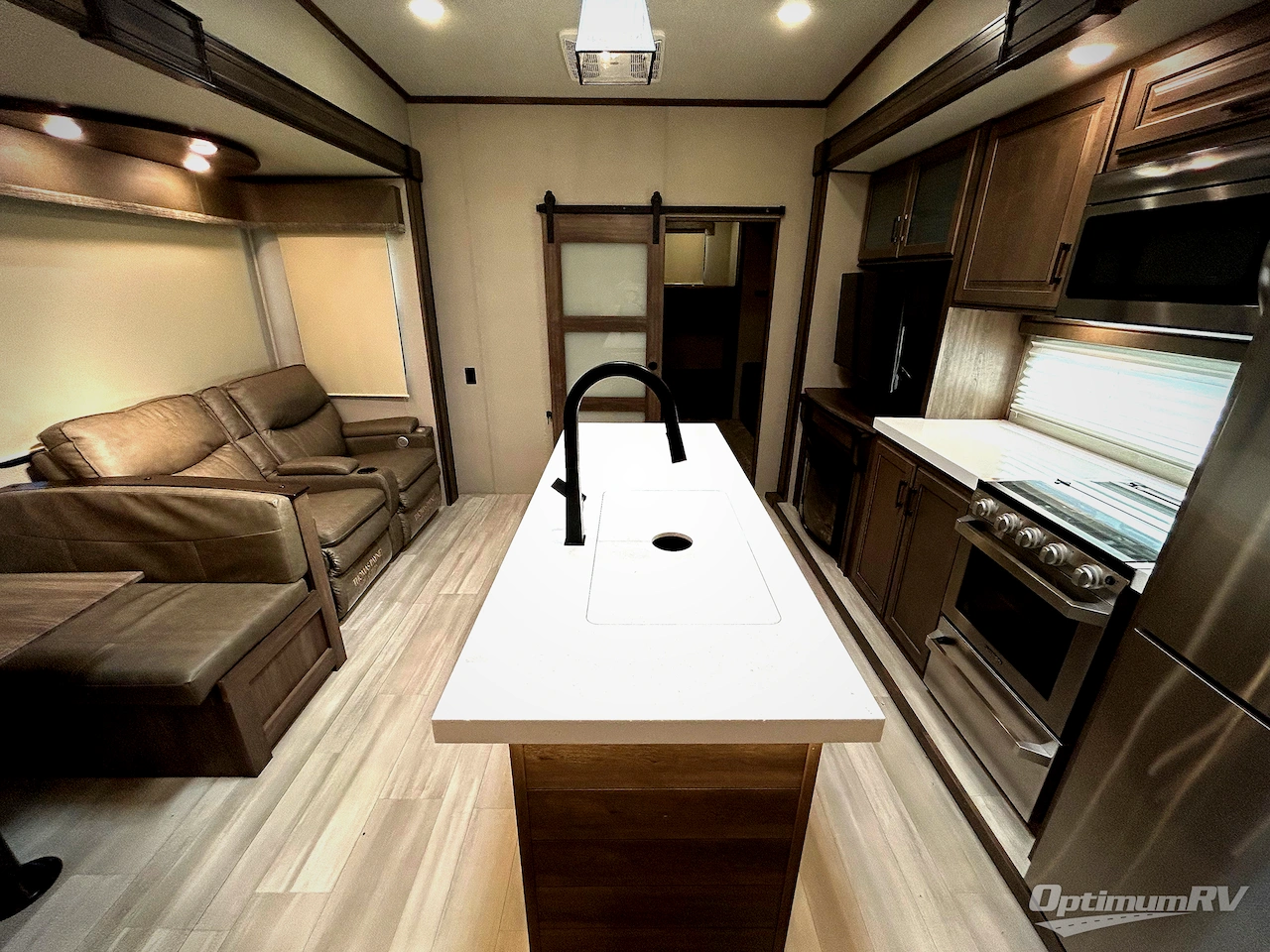 2021 Grand Design Solitude S-Class 3740BH Photo 4