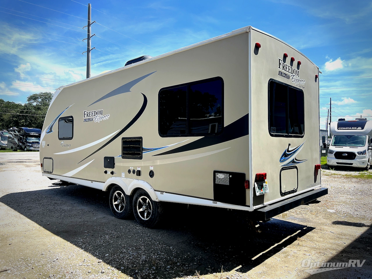 2019 Coachmen Freedom Express Ultra Lite 204RD Photo 2