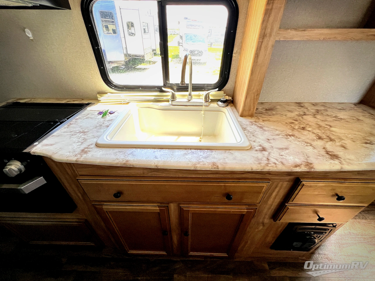 2019 Coachmen Freedom Express Ultra Lite 204RD Photo 8