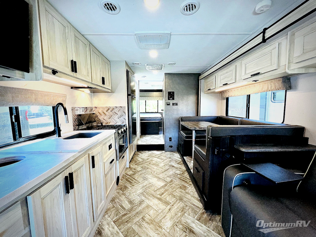 2022 Forest River Sunseeker Classic 3010DS Ford Photo 2
