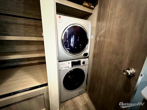 2025 Coachmen Catalina Legacy Edition 343BHTS RV Photo 4